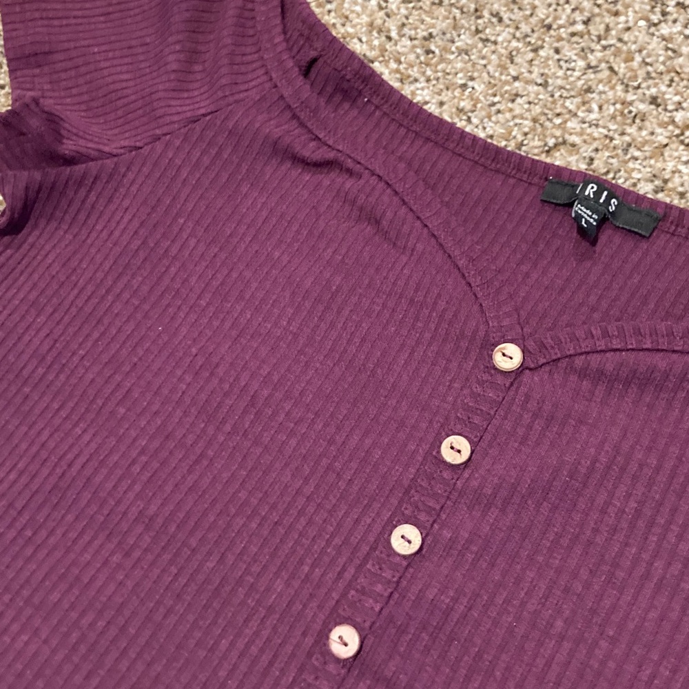 iris Plum Ribbed Off-Shoulder Button Crop Top - Picture 3 of 8